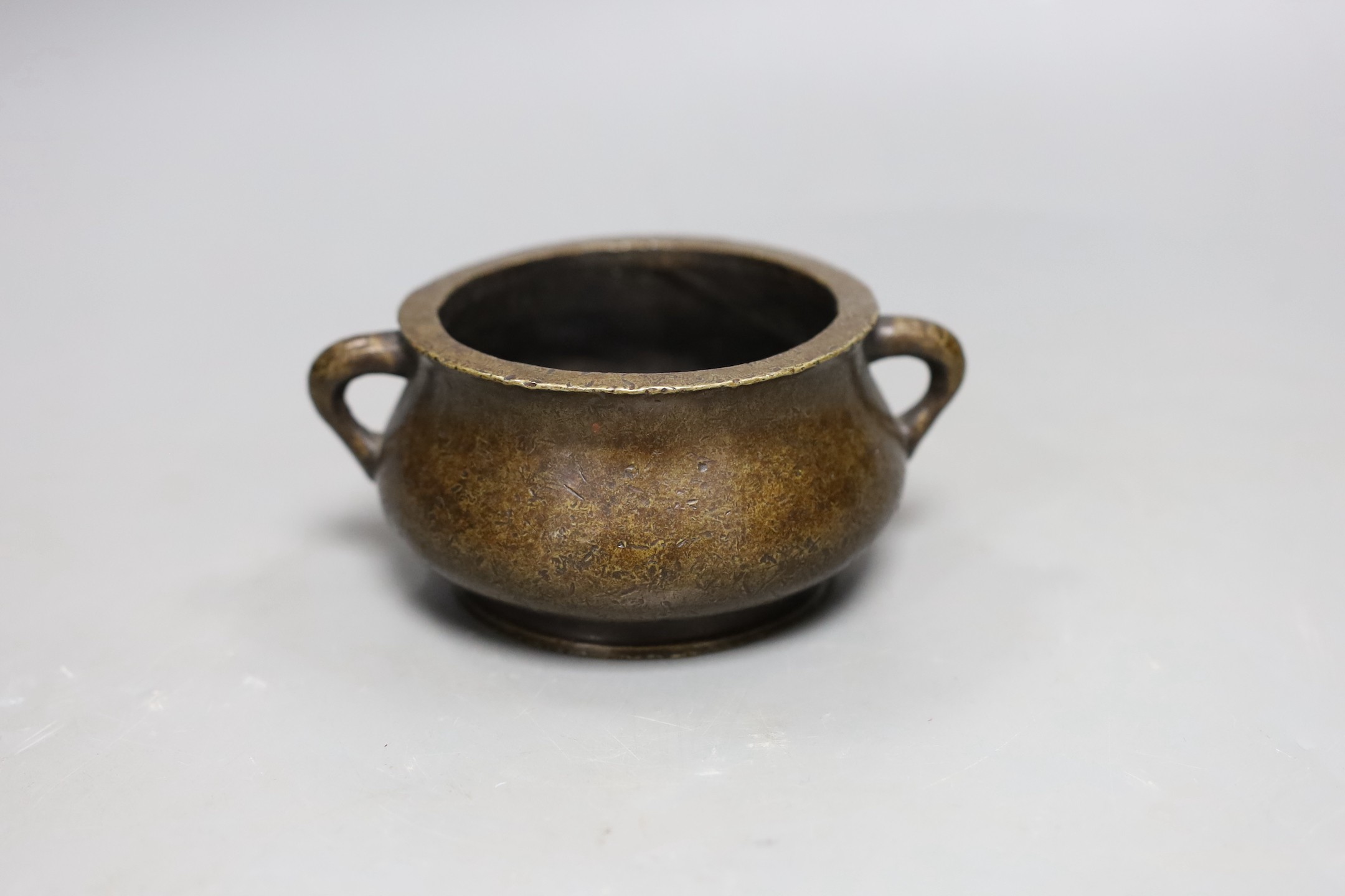 A Chinese bronze censer, 6cms high